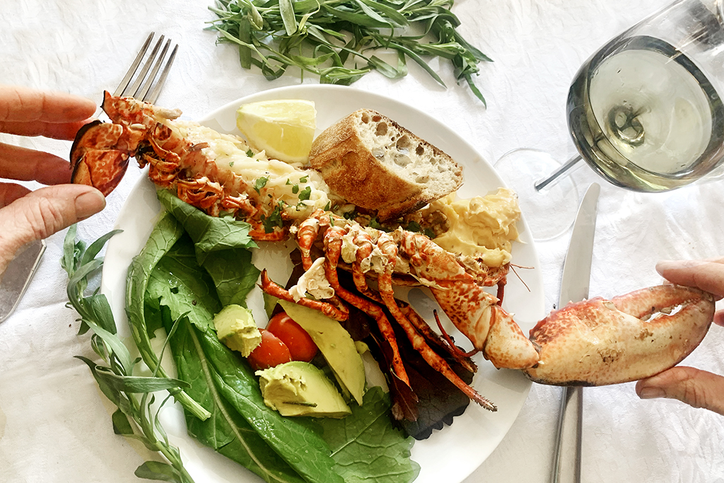  grill lobster on plate